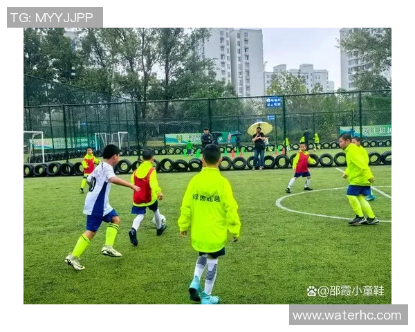 足球激情与梦想交织的画卷展现绿茵场上的精彩瞬间与球员的奋斗精神